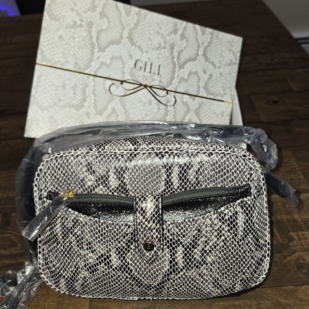 G.I.L.I. Leather Monochrome Snake Print Crossbody Bag w Slim Metalliac Wallet